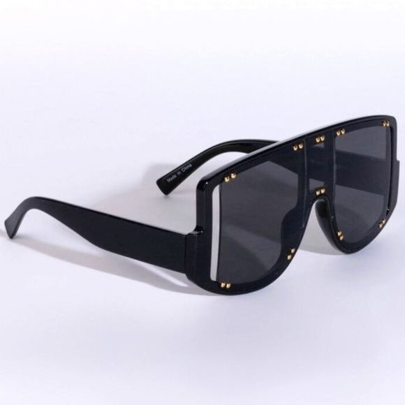 Miz You Can't See Me: Paparazzi Gold Studded Oversized Shield Sunnies - Picture 5 of 5